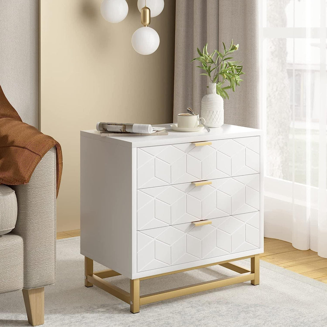 Commode Garvee blanche à 3 tiroirs en bois avec poignées en métal doré pour chambre et salon, moderne, robuste, en MDF, stable