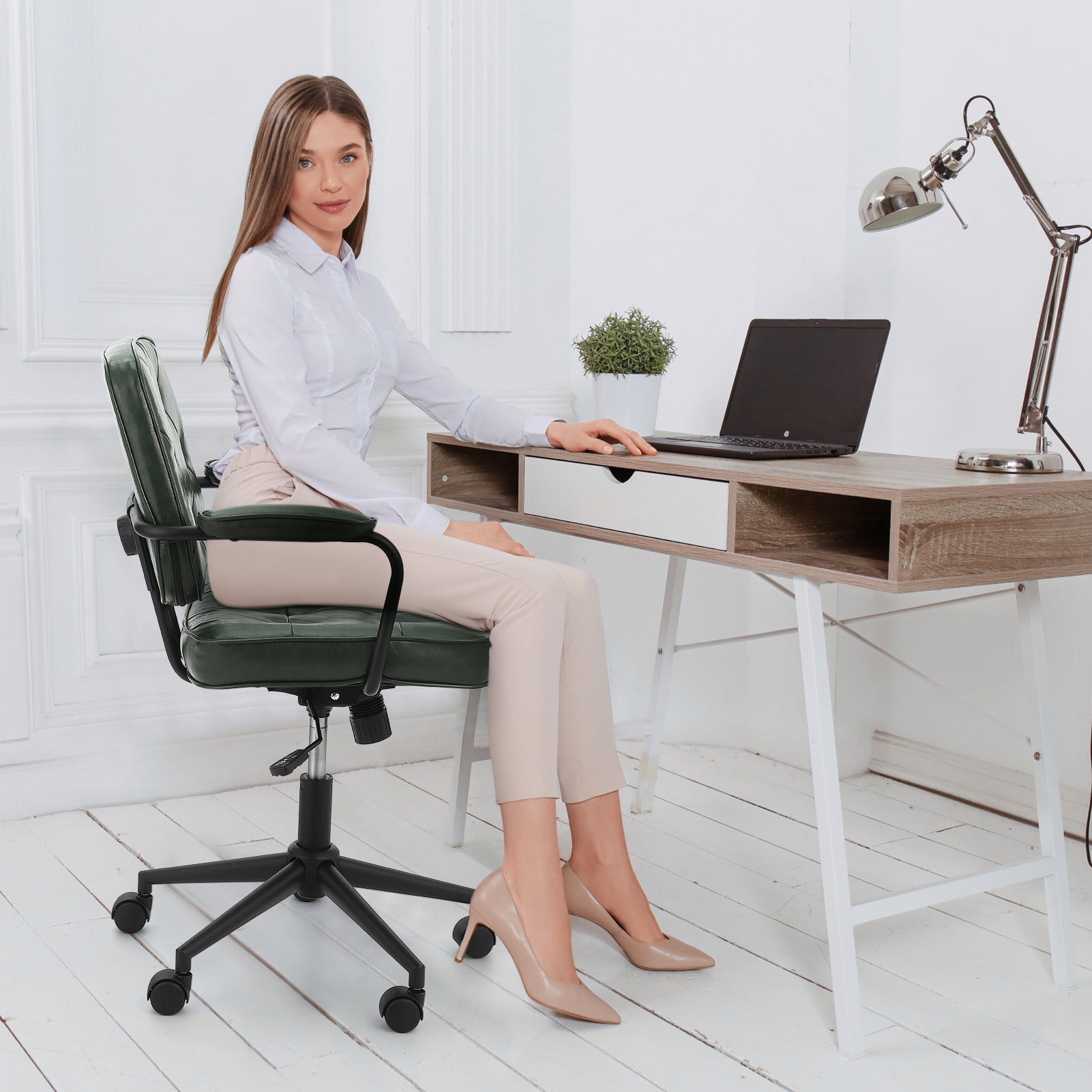 Chaise de bureau Garvee verte - Hauteur réglable, pivotante à 360°, revêtement en similicuir, rembourrée, avec accoudoirs, dossier mi-haut, idéale pour le bureau et le salon.