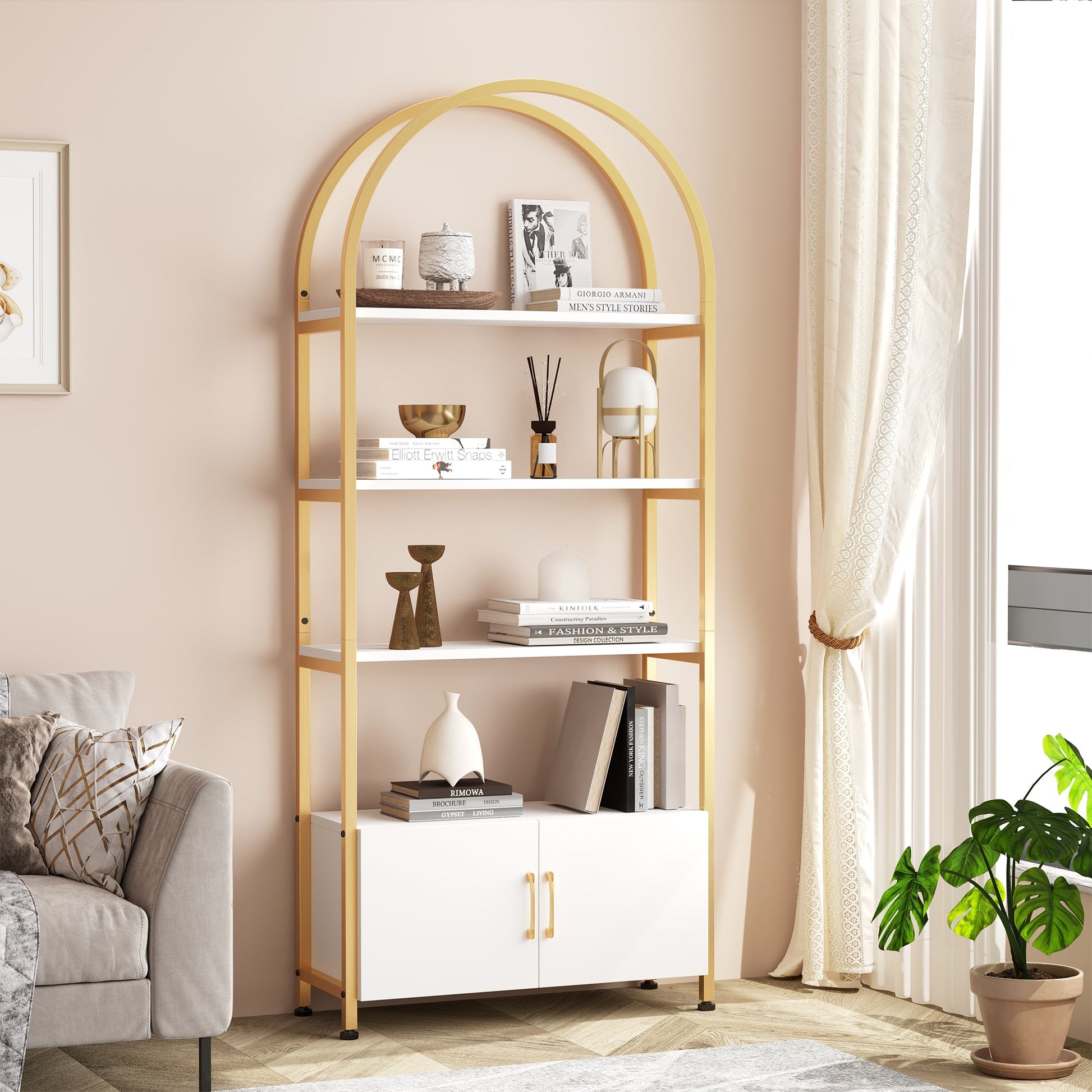 Bibliothèque Garvee dorée avec arche, structure métallique robuste, 4 étagères ouvertes, portes, hauteur 182 cm, mobilier de salon moderne