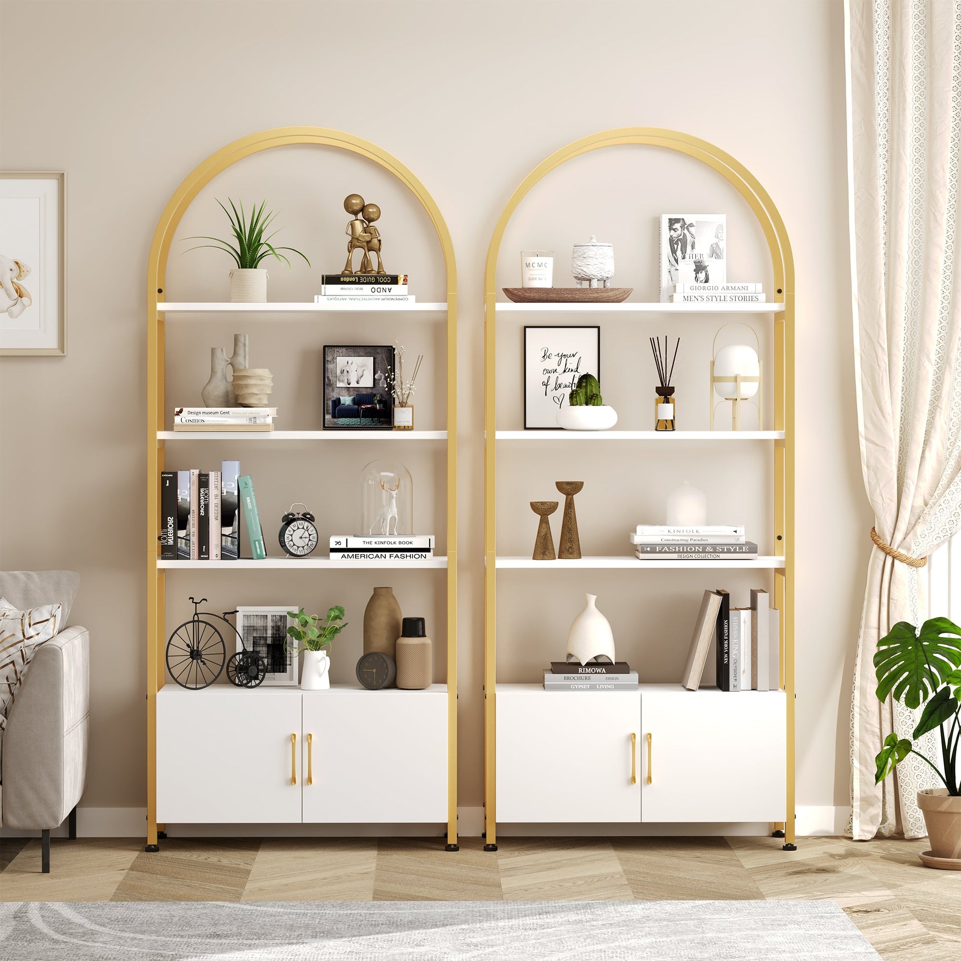Bibliothèque Garvee dorée avec arche, structure métallique robuste, 4 étagères ouvertes, portes, hauteur 182 cm, mobilier de salon moderne