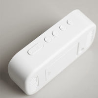 Garvee Réveil LED numérique grand écran avec double alarme, luminosité réglable, recharge USB, pour mur ou table, blanc
