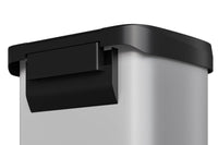 Poubelle métallique Garvee de 60 litres avec couvercle, antirouille, fermeture amortie, idéale pour la cuisine et le bureau, blanche, ergonomique, avec rebord intérieur.