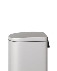 Poubelle de cuisine Garvee 50 L (13 gal) en métal avec couvercle, antirouille, fermeture amortie, idéale pour les petites cuisines, blanche, compacte, avec poignée
