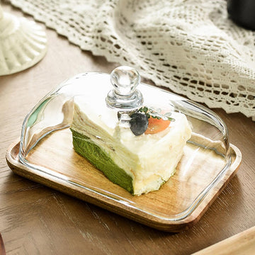 Beurrier rectangulaire en bois d'acacia Garvee avec couvercle en verre, idéal pour les desserts et les confiseries.