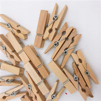 Garvee Lot de 100 mini pinces à linge en bois naturel de 2,5 cm avec ficelle de jute pour décoration et jardinage.