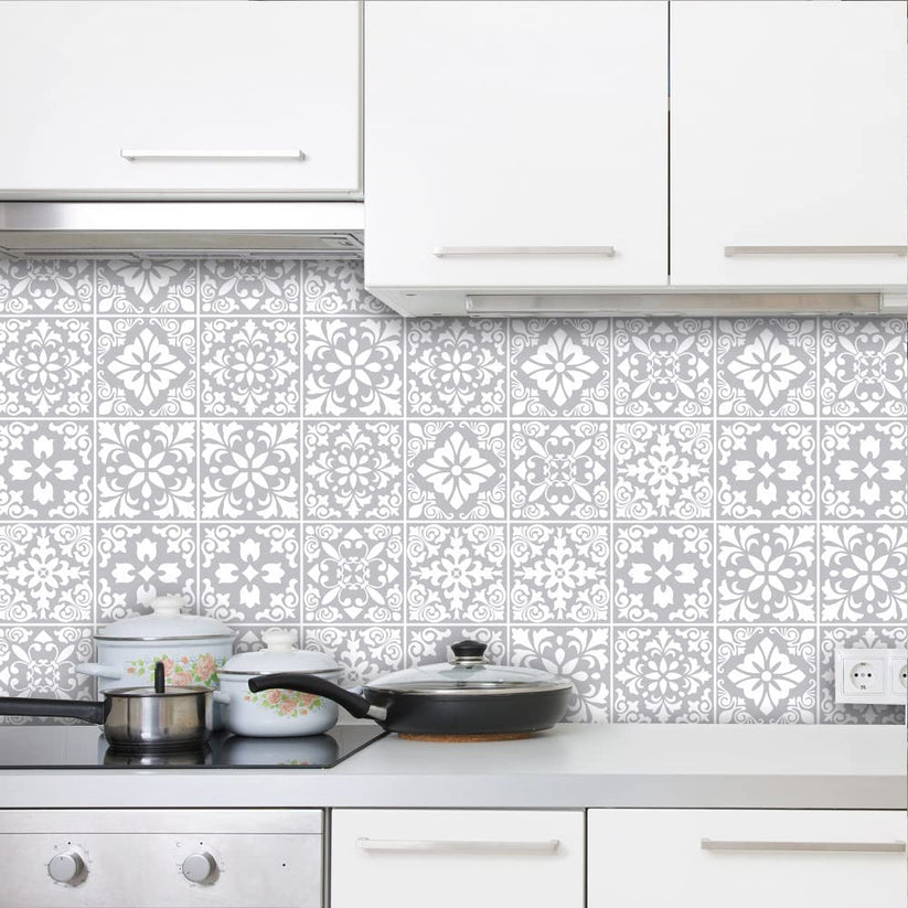 Dalles adhésives pour surfaces lisses