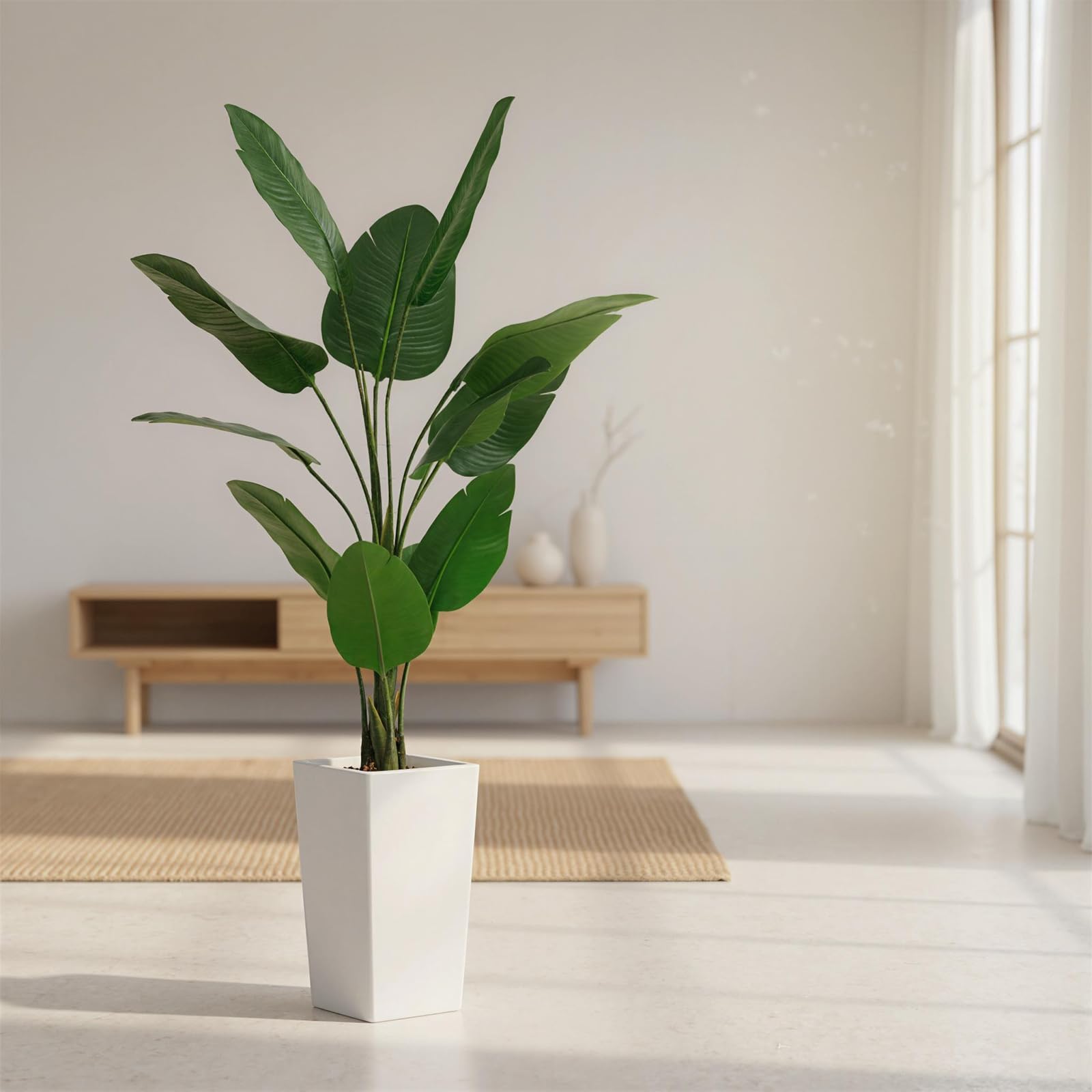 Bananier artificiel Garvee de 1,5 m avec pot blanc, idéal pour l'intérieur et le bureau. Entretien facile, décoration moderne.