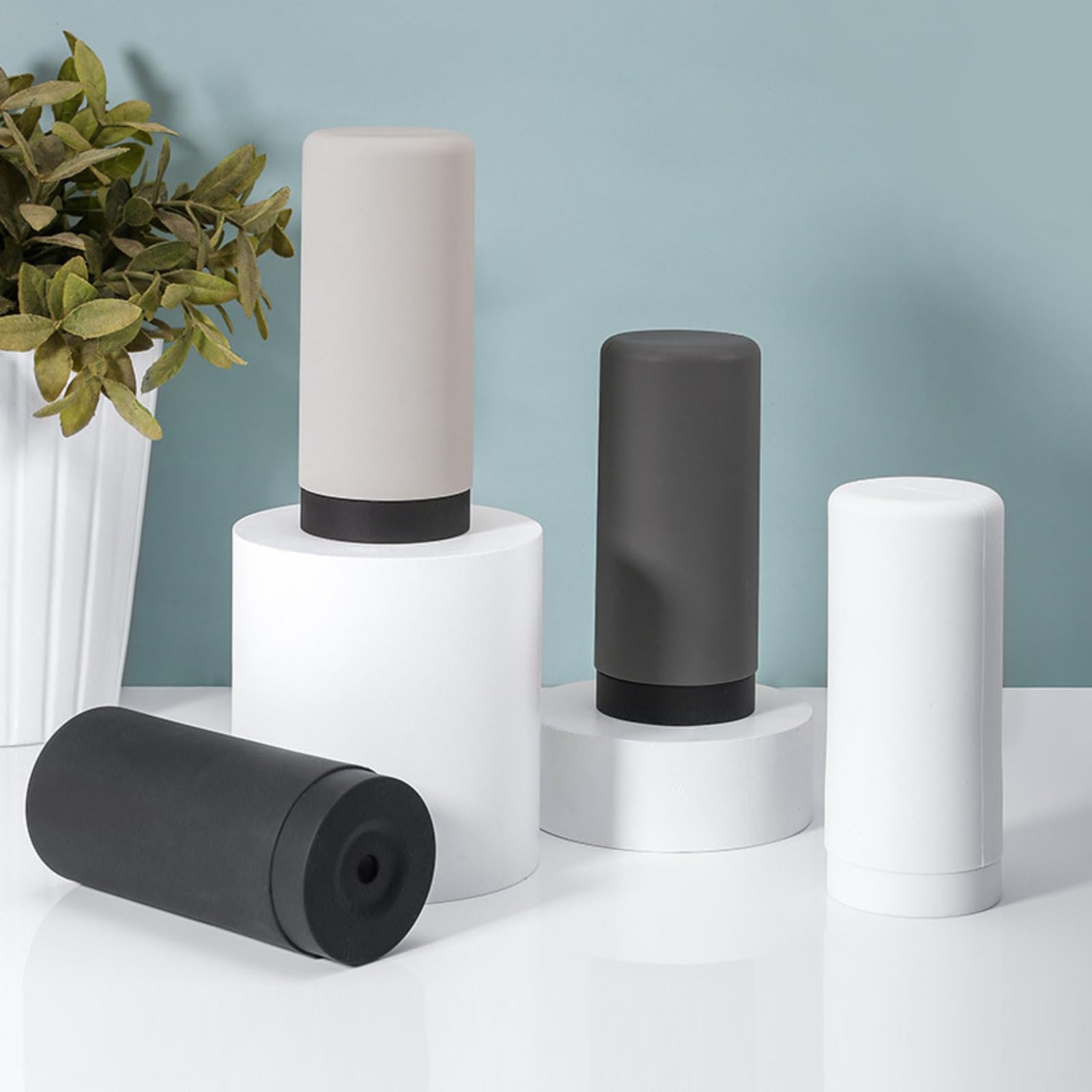 Distributeur de savon en silicone Garvee 240 ml pour la cuisine et la salle de bain, souple, écologique, design moderne et polyvalent.