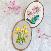 Kit de broderie Garvee pour débutants, motif floral 3D, comprenant tissu à broder, patrons, tambour à broder, fils, aiguille et un motif coloré.
