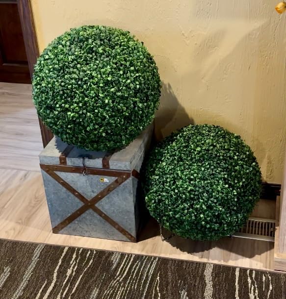 Boule de buis artificielle Garvee de 40 cm (16 pouces) avec 8 modes d'éclairage, fonctionne sur piles, en polyéthylène (PE), résistante aux UV, avec télécommande et couleur verte. Idéale pour le jardin et les mariages.