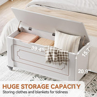Coffre de rangement Garvee avec 4 roues, 2 charnières de sécurité, banc en bois de 100 cm (39,4 po), capacité de charge de 159 kg (350 lb), blanc, polyvalent pour le salon et le couloir.