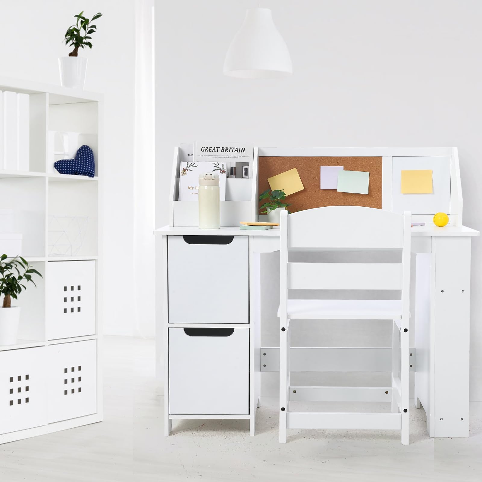 Ensemble bureau en bois Garvee pour enfants avec rangement, tableau d'affichage et chaise ergonomique pour la maison et l'école, blanc