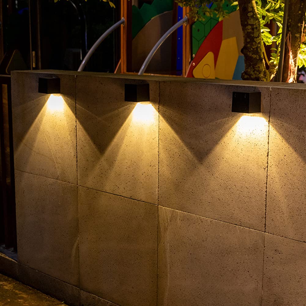 Applique solaire murale Garvee à couleurs changeantes, étanche IP65, boîtier en aluminium, lumière RGB et chaude pour jardin et terrasse, sans fil