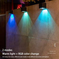 Applique solaire murale Garvee à couleurs changeantes, étanche IP65, boîtier en aluminium, lumière RGB et chaude pour jardin et terrasse, sans fil
