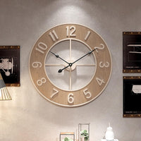 Horloge murale silencieuse GARVEE grand format 60 cm, style moderne imitation bois, résistante aux intempéries, idéale pour la cuisine, le salon, le bureau ou le bar.