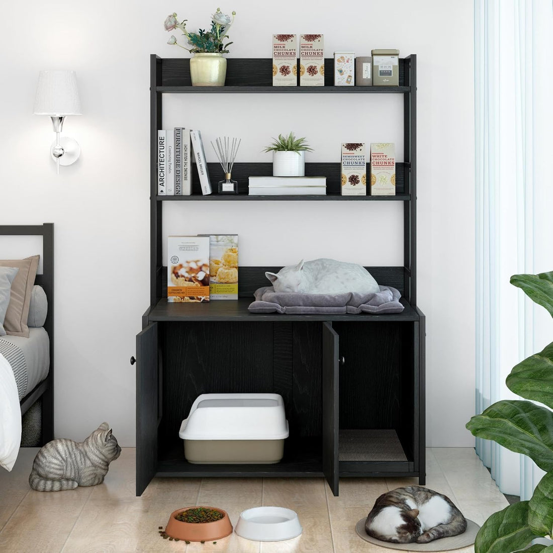 Enclos pour bac à litière Garvee avec 2 portes, 2 étagères, griffoir pour usage intérieur, noir, MDF et acier, espace caché pour le chat, étagère intégrée
