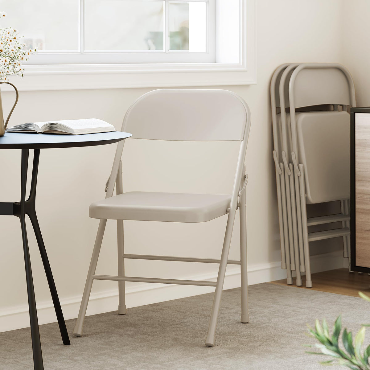 Garvee Lot de 4 chaises pliantes beige, cadre en métal, charge max. 159 kg, chaises portables pour salle à manger, salon, bureau et camping
