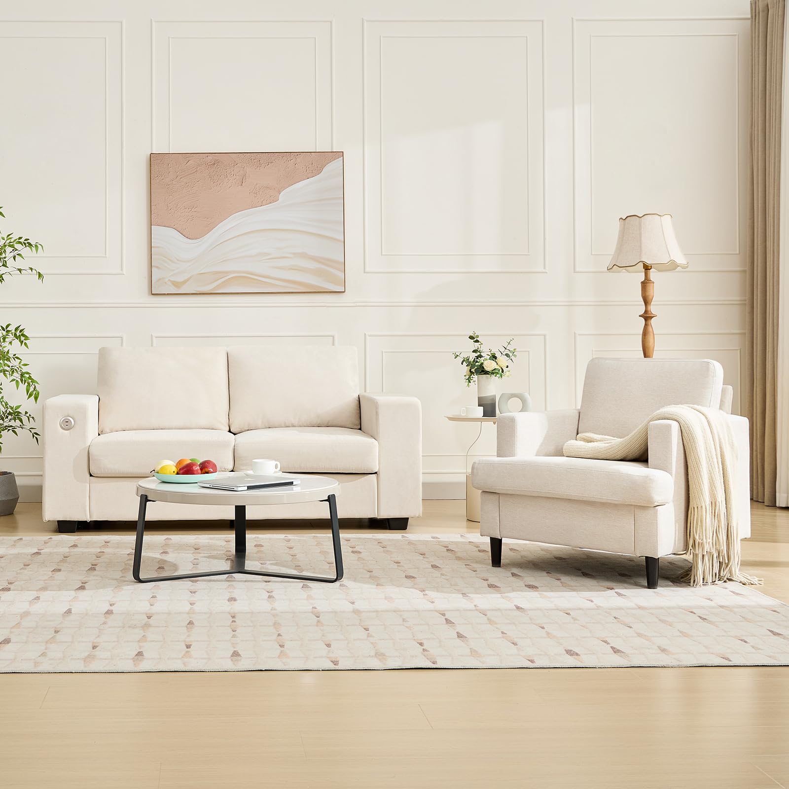 Fauteuil d'appoint Garvee style Mid-Century, revêtu de lin respirant, rembourré de façon moelleuse et doté de pieds en bois massif. Idéal pour le salon et le bureau. Design moderne et polyvalent, couleur beige.
