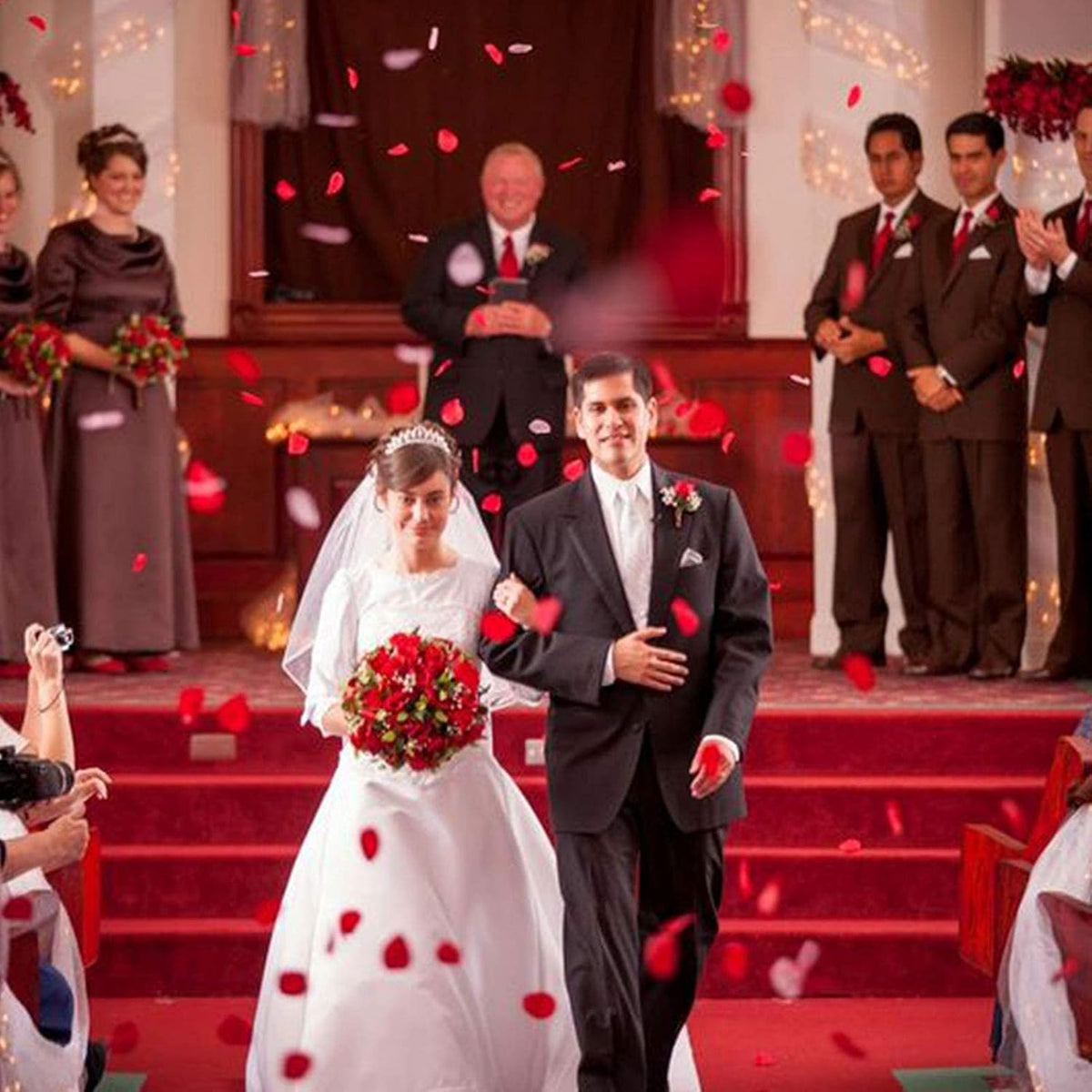 Garvee 5000 pétales de rose artificiels rouges, doux et soyeux, réutilisables, pour mariage et Saint-Valentin