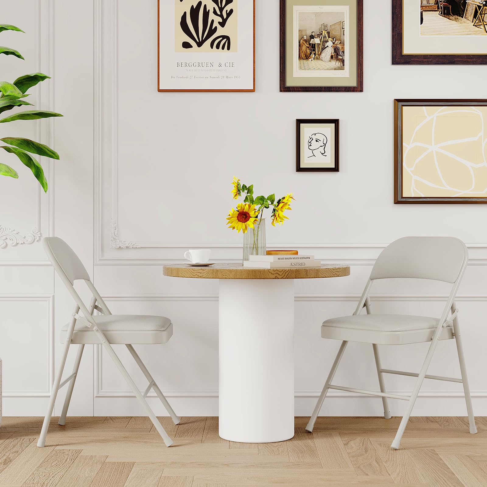 Ensemble de 4 chaises pliantes Garvee avec coussins, revêtement en similicuir beige, pour une utilisation intérieure et extérieure, légères et pliables, supportent jusqu'à 159 kg (350 lb).