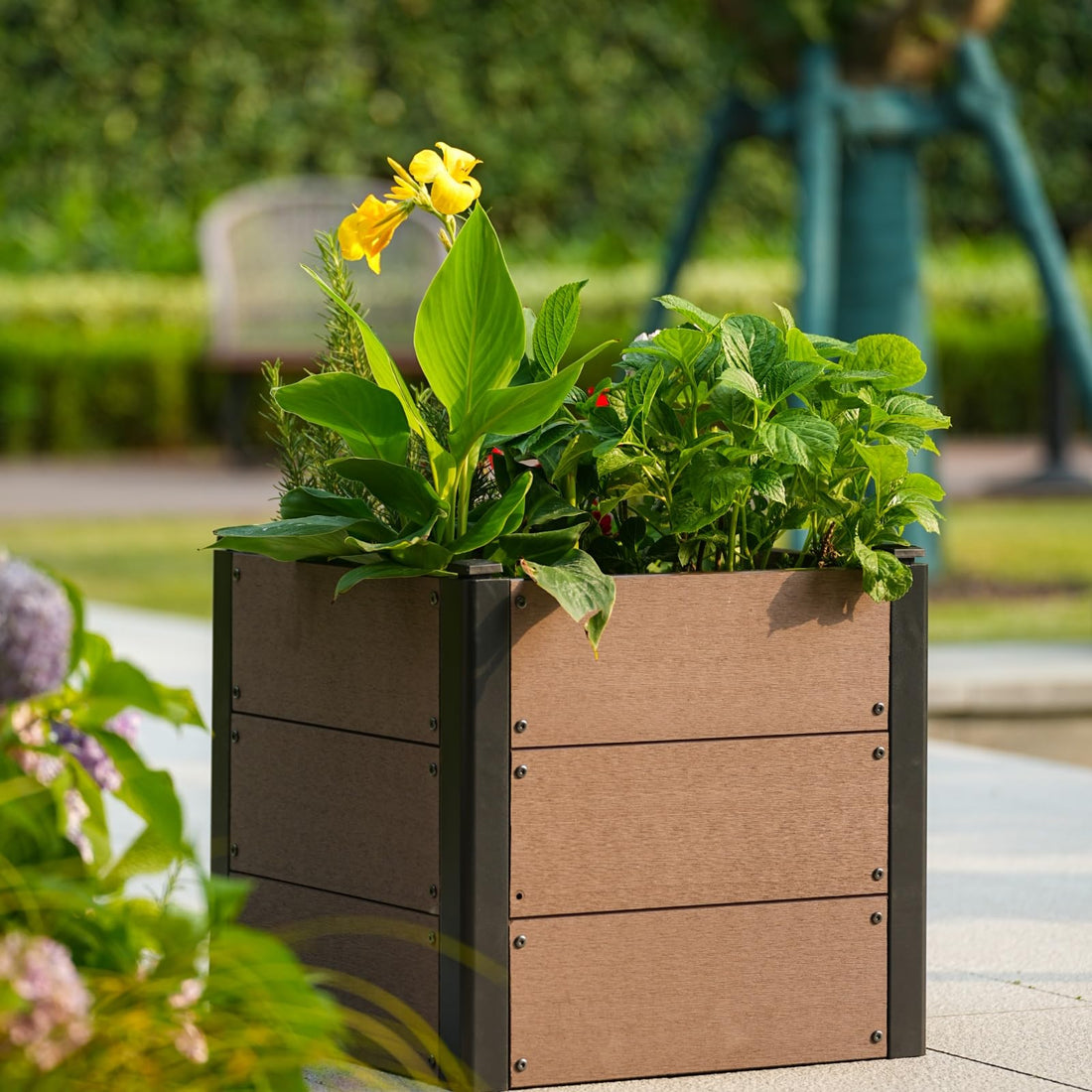 Garvee Jardinière surélevée aspect bois 48 x 48 x 43 cm, bac en composite durable avec fond et drainage, gain de place, montage facile