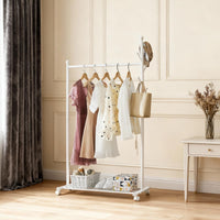 Portant à vêtements en métal Garvee avec roulettes, capacité de charge de 54 kg, roulettes pivotantes à 360°, blanc, pour chambre et salon, robuste et polyvalent