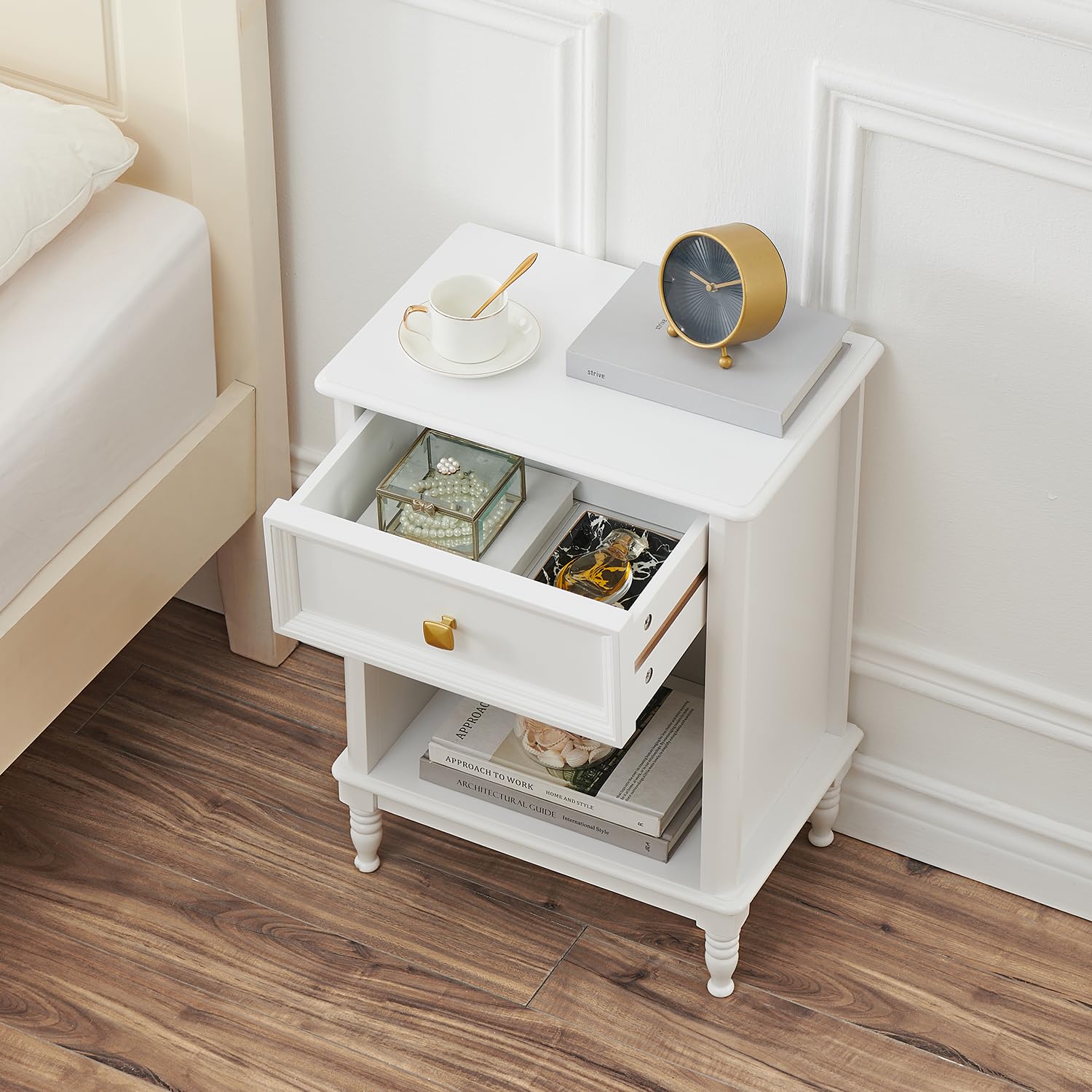 Ensemble de 2 tables de chevet Garvee blanches en bois avec tiroir et étagère pour chambre et salon, compactes et pratiques