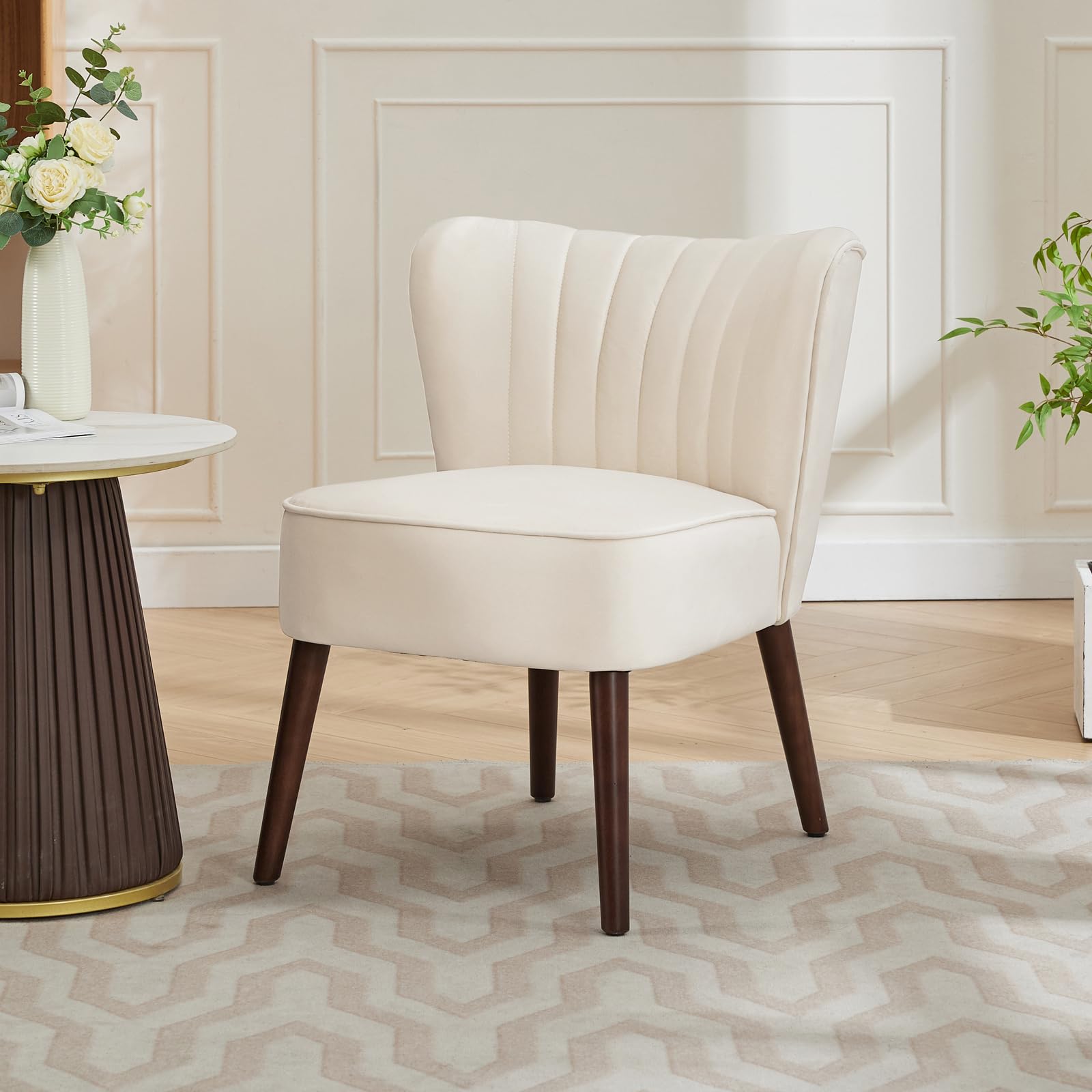 Fauteuil de salon moderne Garvee en velours, pieds réglables, dossier ergonomique, pieds en bois, beige, pour salle à manger ou chambre.