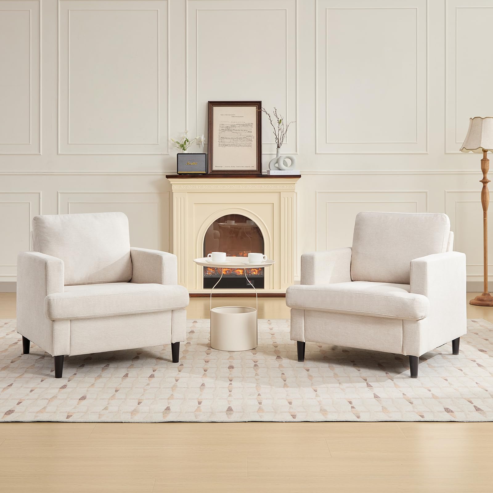 Fauteuil d'appoint Garvee style Mid-Century, revêtu de lin respirant, rembourré de façon moelleuse et doté de pieds en bois massif. Idéal pour le salon et le bureau. Design moderne et polyvalent, couleur beige.