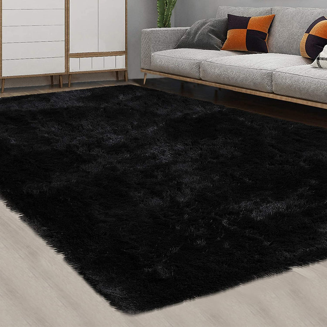 Tapis moelleux Garvee 4 cm en polyester peluche noir pour salon et chambre d'enfant. Extra doux et antidérapant.