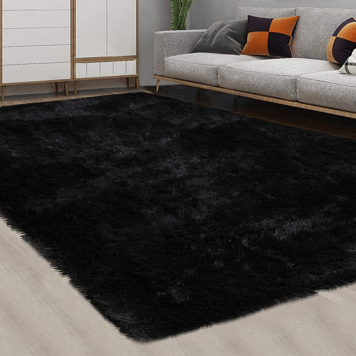 Tapis moelleux Garvee 4 cm en polyester peluche noir pour salon et chambre d'enfant. Extra doux et antidérapant.