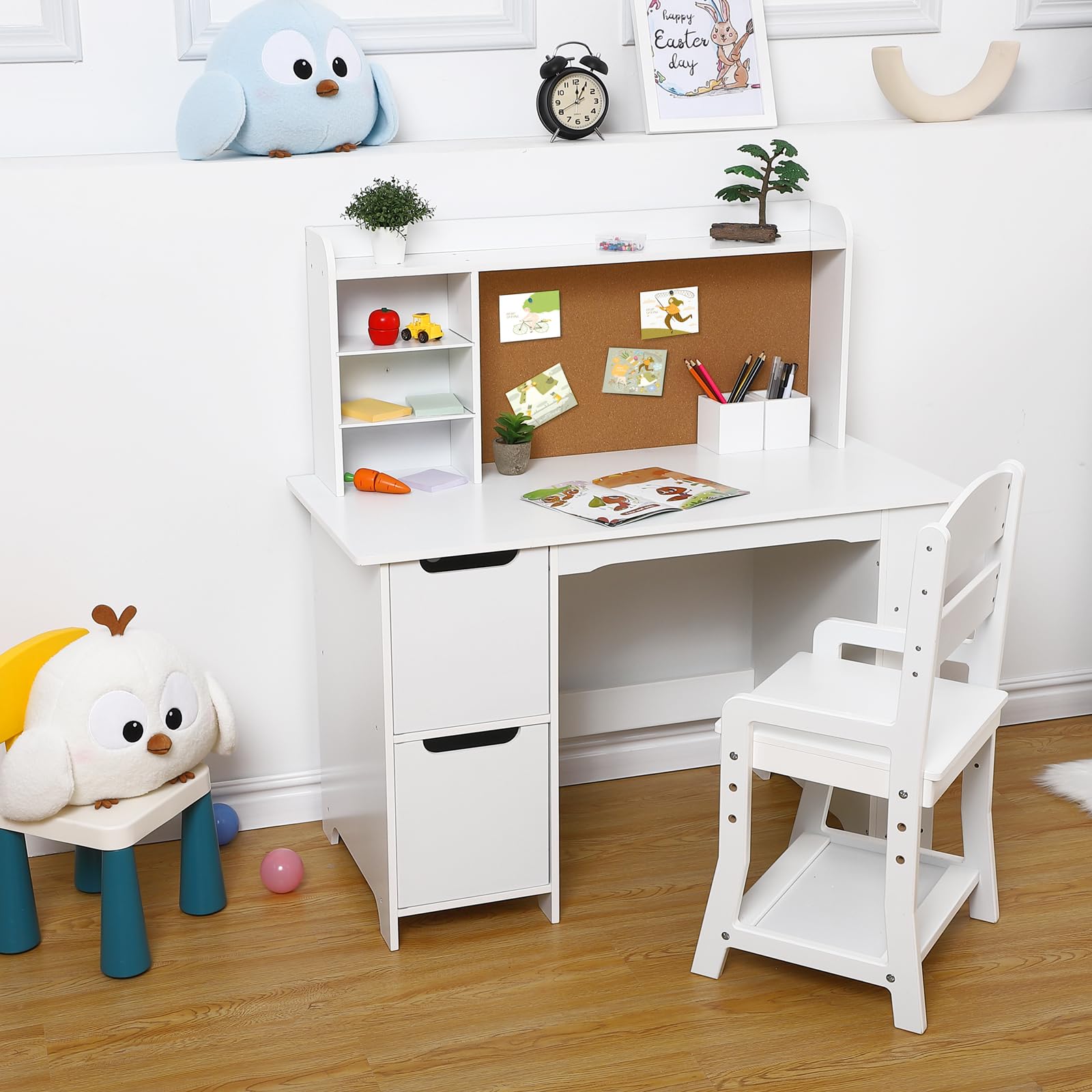 Ensemble bureau et chaise en bois Garvee pour enfants, avec étagère et tableau d'affichage, pour garçons et filles de 3 à 8 ans. Pratique et robuste, idéal pour apprendre et jouer.