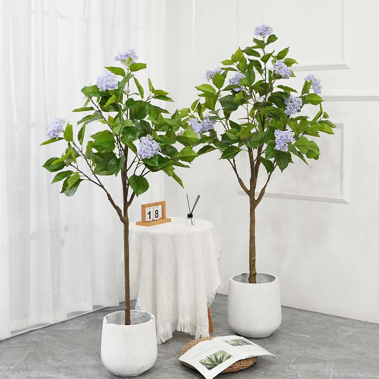 Hortensia artificiel Garvee de 120 cm ou 150 cm avec pot moderne, idéal pour la décoration du salon ou du bureau. Facile d'entretien, robuste, réaliste et vert.