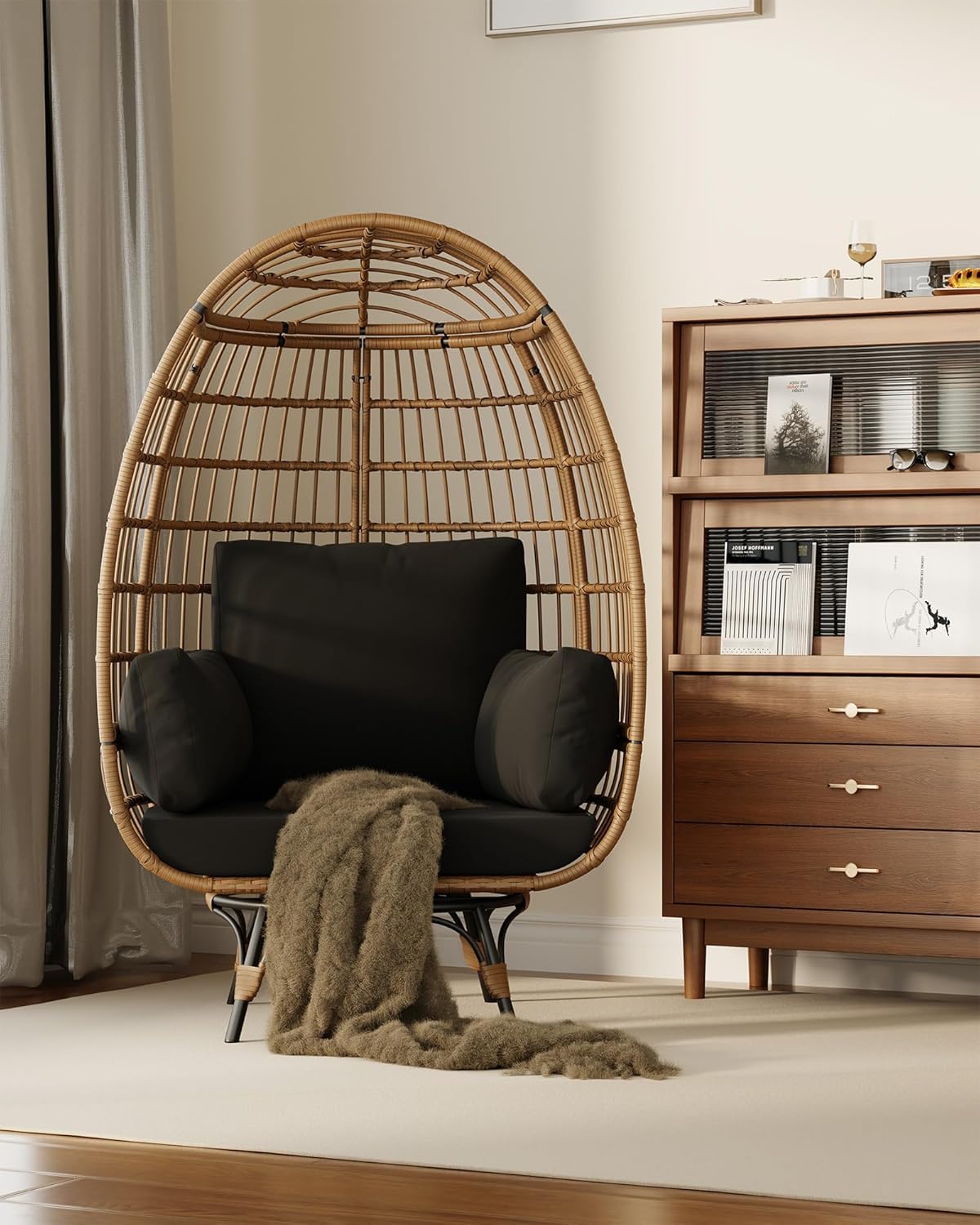 Fauteuil œuf pivotant à 360° Garvee en rotin avec structure en acier, pour terrasse et jardin, surdimensionné, résistant aux intempéries, intérieur/extérieur, avec 4 coussins, noir