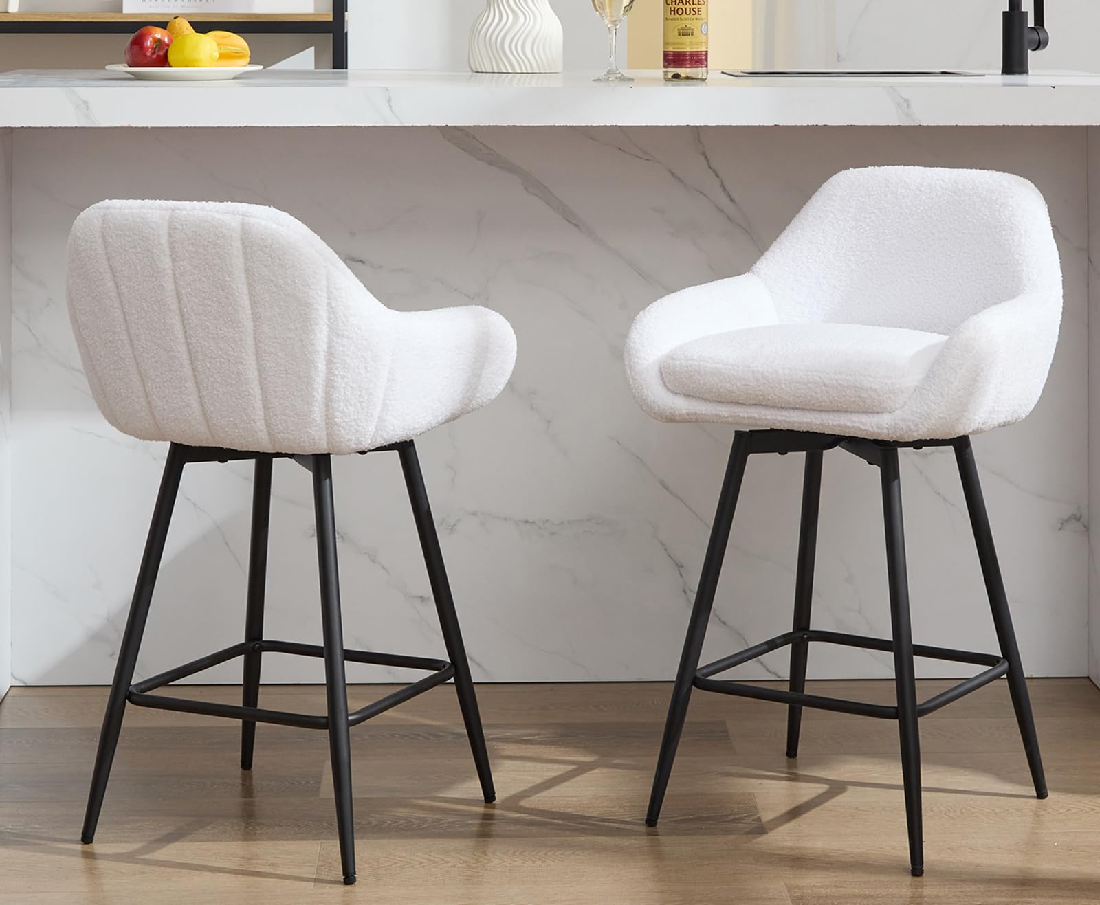 Tabourets de bar pivotants modernes Garvee, lot de 2, revêtement en tissu sherpa et pieds en métal, 66 cm (26 pouces), noirs