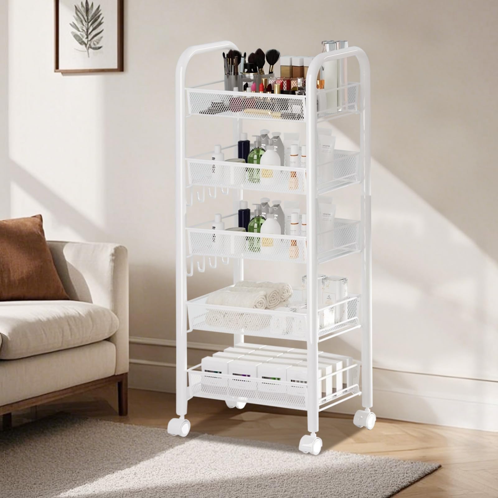 Chariot utilitaire Garvee petit modèle à 5 niveaux avec poignée et freins pour la cuisine et la salle de bain, structure en métal, paniers respirants, étroit et compact.