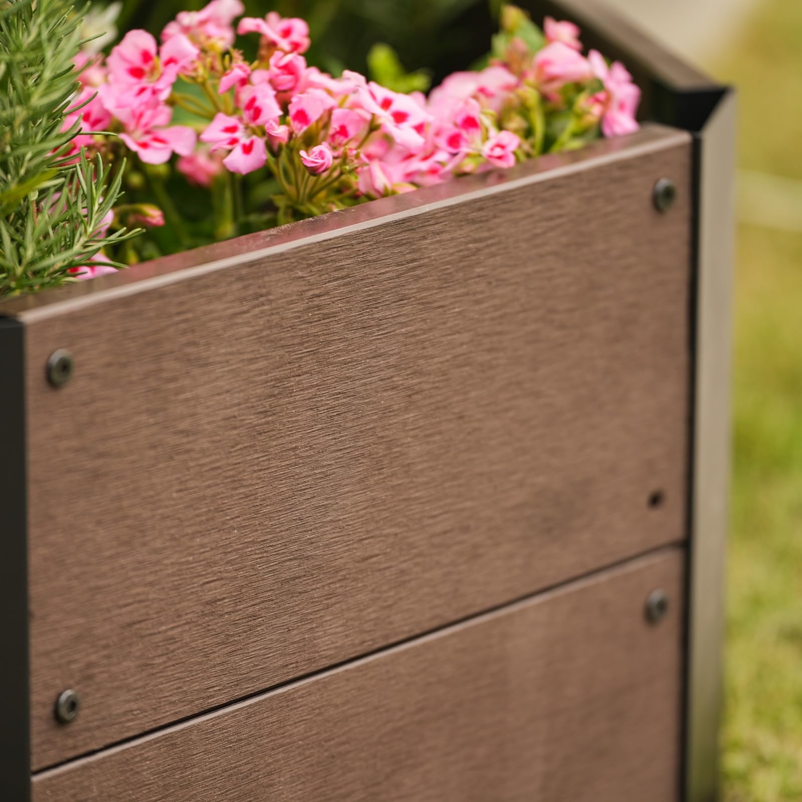 Kit de jardin surélevé hexagonal Garvee, aspect bois WPC, 6 panneaux, 30 cm de profondeur, modulaire et extensible pour balcon et jardin, ouvert, marron