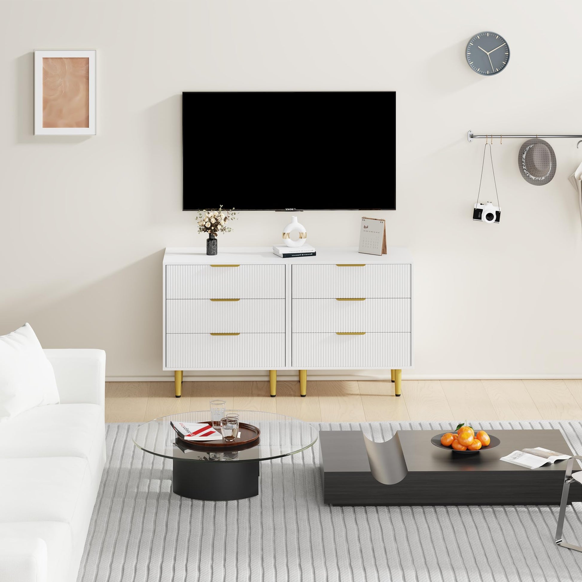 Commode cannelée Garvee, 3 à 6 tiroirs, bois MDF, poignées et pieds en métal, blanc, noir, naturel, vert, style moderne et minimaliste, pour chambre ou salon.