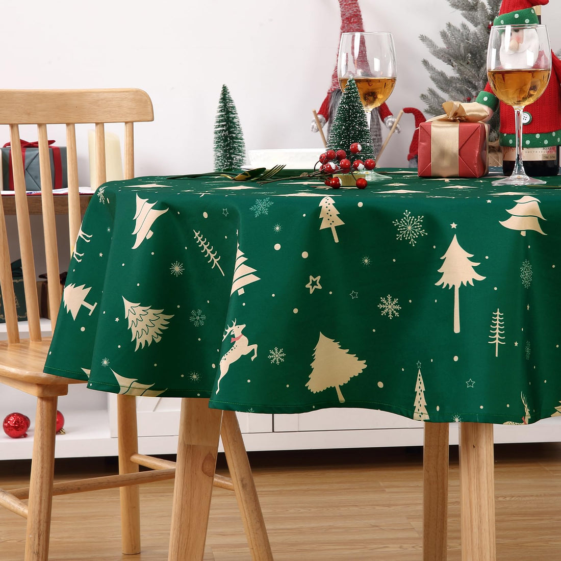 Nappe de Noël ronde Garvee 152 cm verte, imperméable et lavable, en polyester, idéale pour les fêtes, la cuisine et la salle à manger.