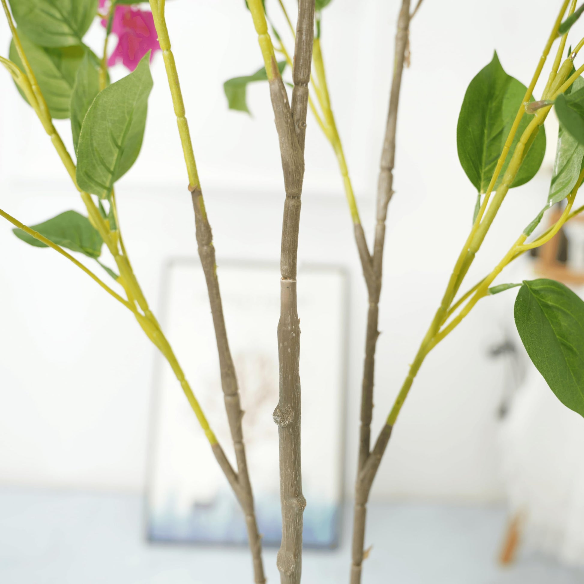 Bougainvillier artificiel Garvee de 1,5 m avec feuilles en soie et tronc en bois naturel, vert, idéal pour la décoration de bureau et de maison.