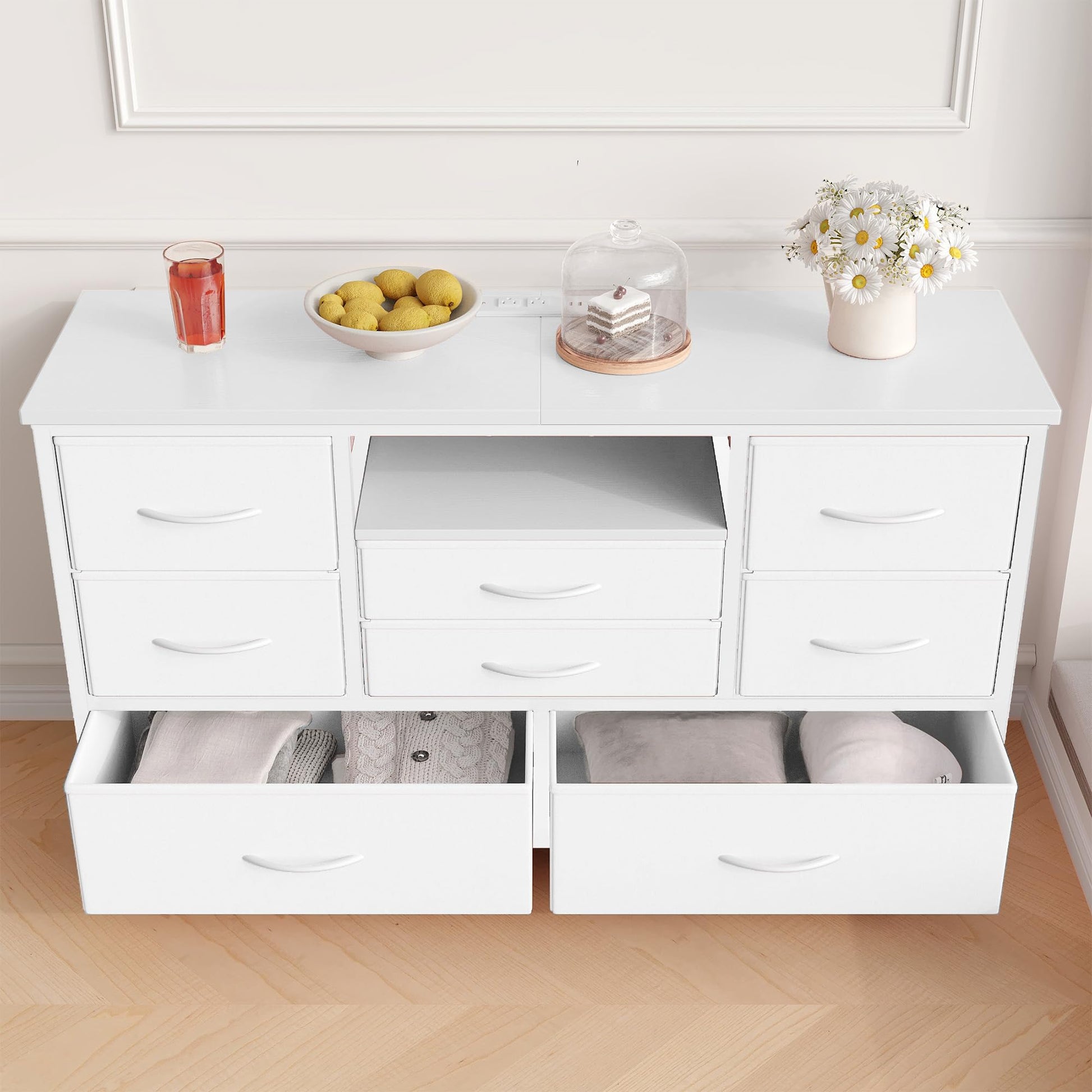 Garvee Meuble TV à 8 tiroirs avec éclairage LED et prise électrique pour salon et chambre, blanc, grand espace de rangement