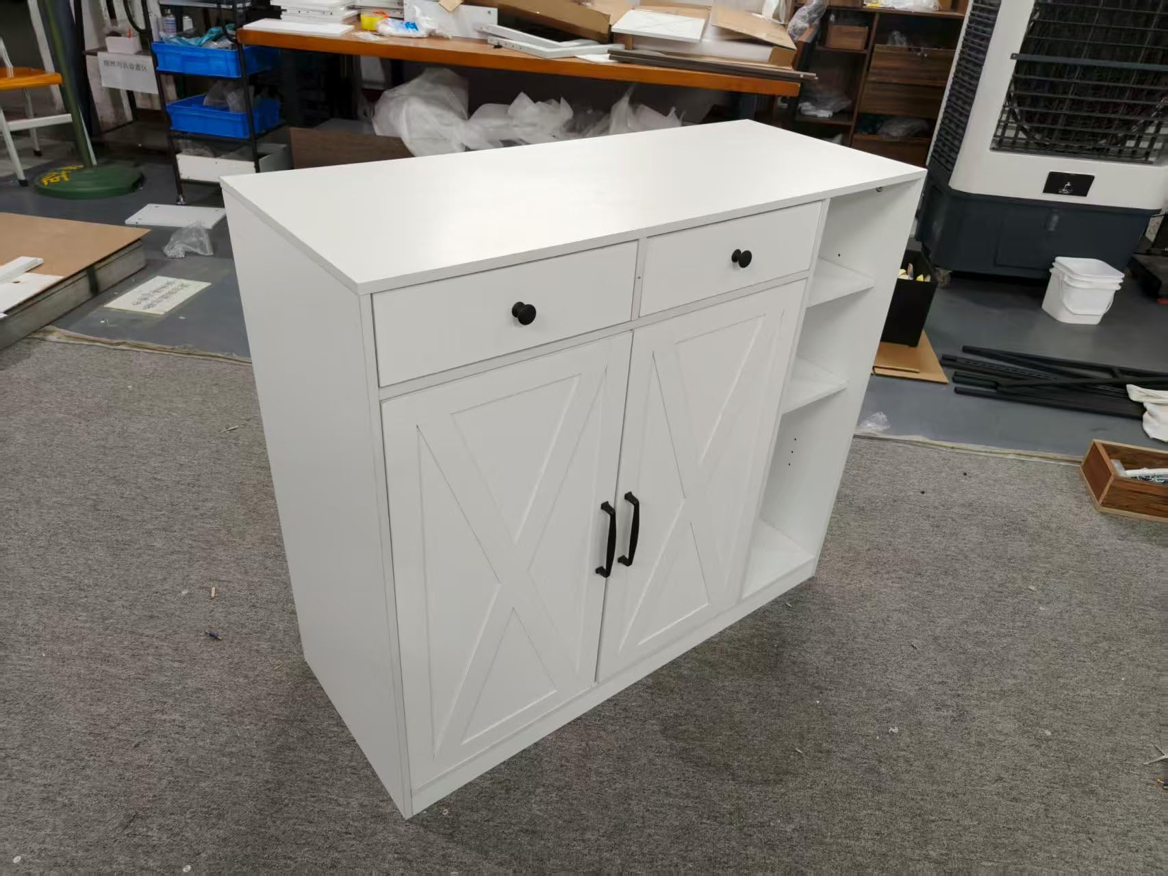 Meuble à chaussures Garvee style ferme avec 2 portes coulissantes et 2 tiroirs, 7 niveaux, étagères réglables, bois, blanc, robuste pour couloir et entrée.