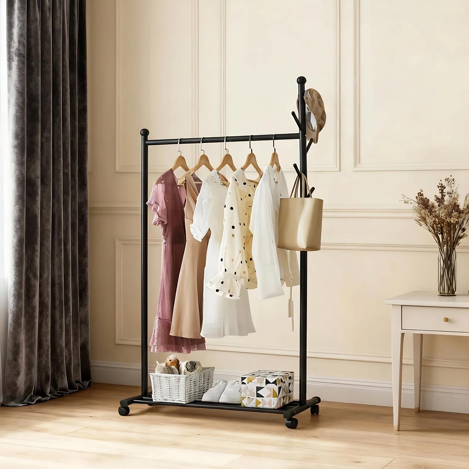 Portant à vêtements en métal Garvee avec roulettes, capacité de charge de 54 kg, roulettes pivotantes à 360°, noir, pour chambre et salon, robuste et mobile