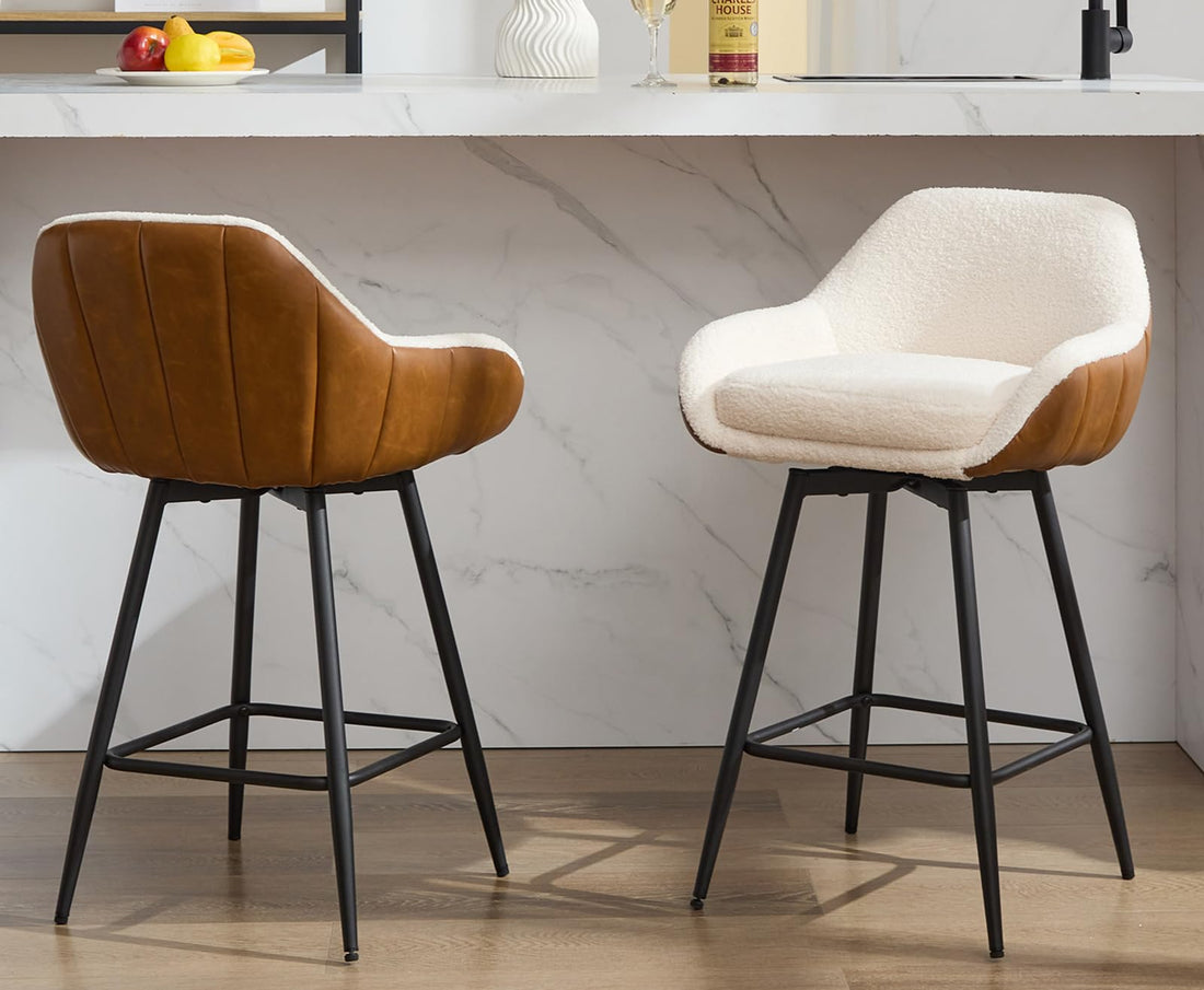 Tabourets de bar pivotants modernes Garvee, lot de 2, avec revêtement en tissu sherpa et pieds en métal pour îlot de cuisine, 66 cm, marron et blanc