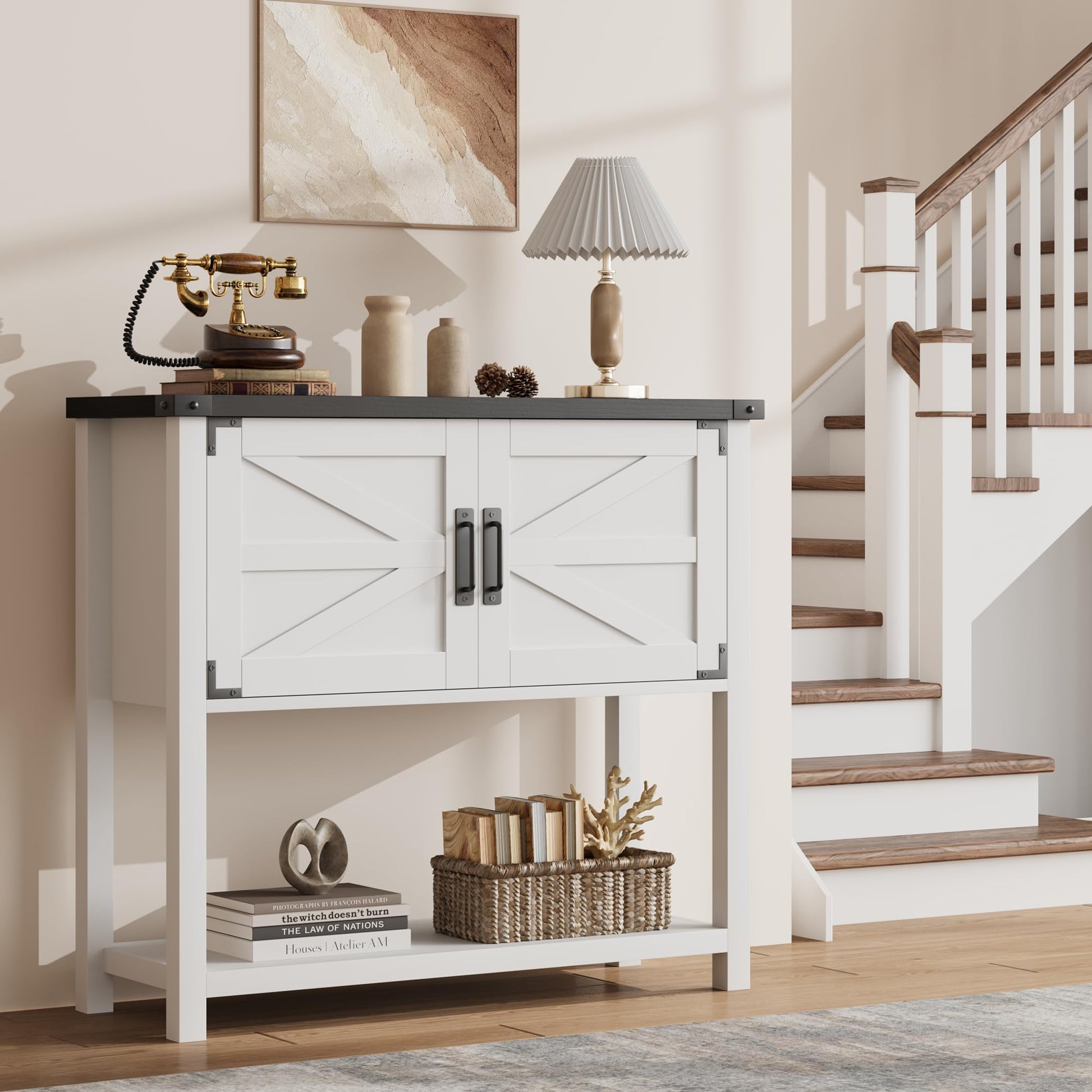 Console Garvee style ferme avec 2 portes, en bois robuste et résistant aux rayures, blanc et noir, 81 cm (32 pouces), idéale pour la cuisine et le salon.