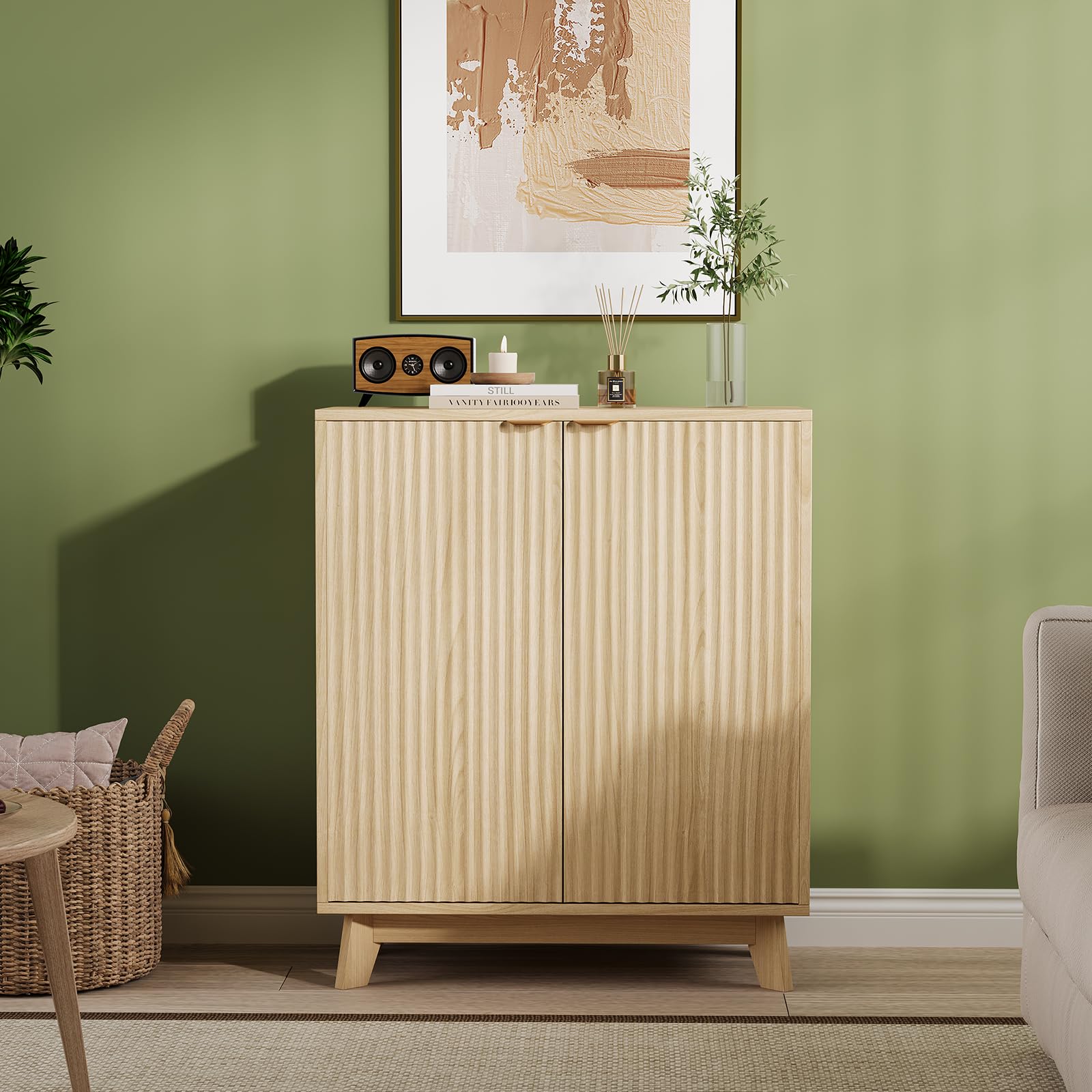 Buffet Garvee avec espace de rangement, buffet en bois, 2 portes, étagères réglables, design cannelé, poignées en métal, naturel, salle à manger et salon