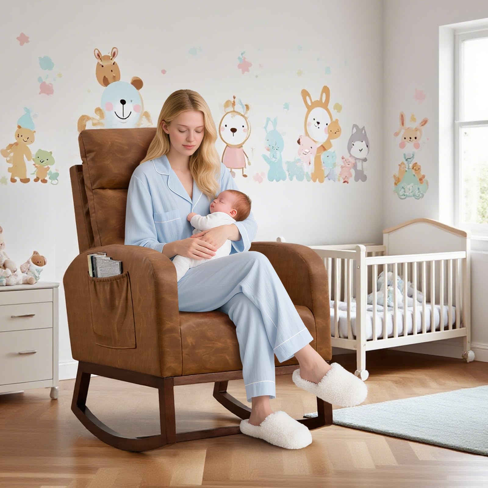 Fauteuil à bascule moderne Garvee pour chambre d'enfant, en cuir PU, avec dossier haut de 66 cm, ergonomique et stable, et poche latérale, noir. Idéal pour le salon et la chambre.
