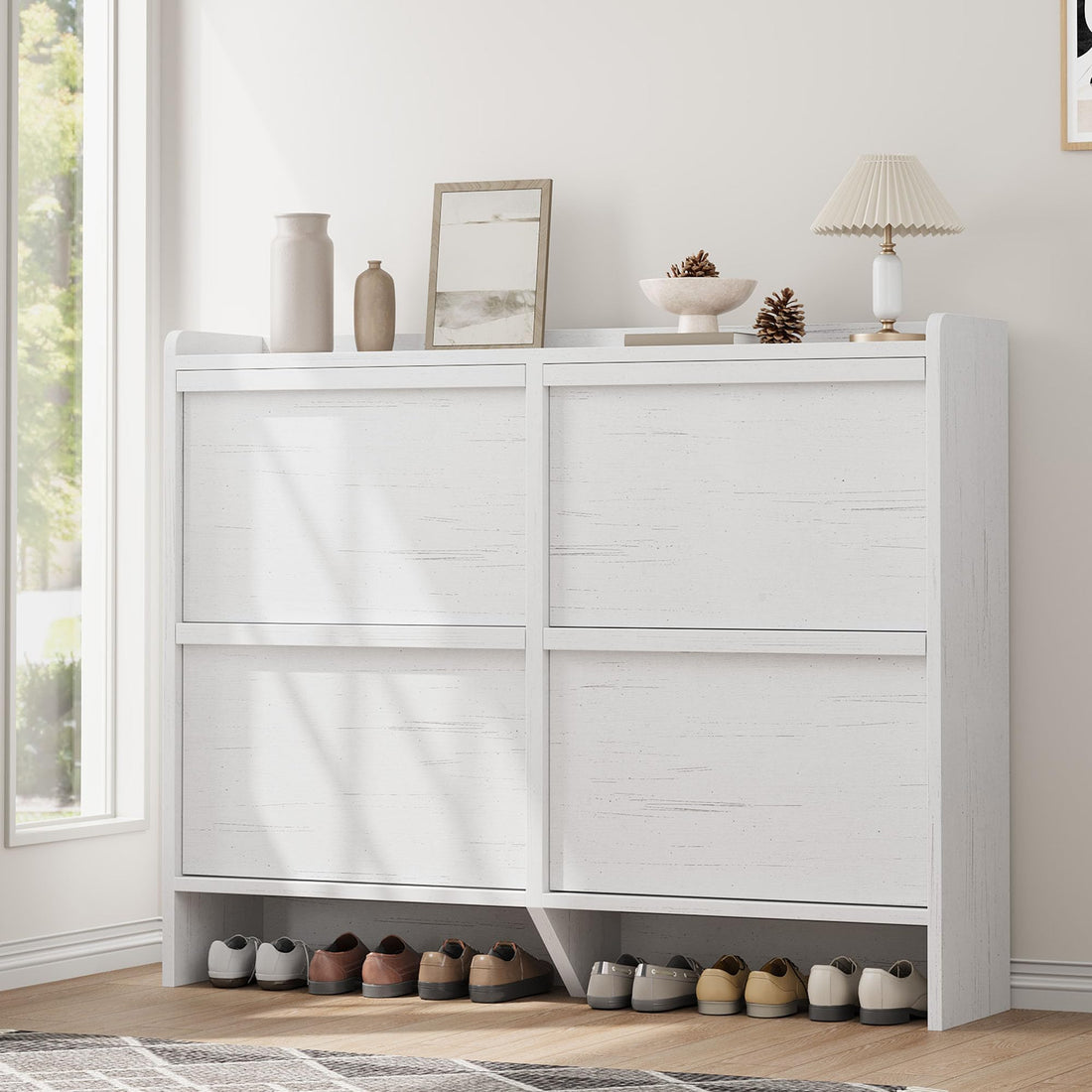 Garvee Meuble à chaussures 4 tiroirs abattants, MDF blanc, 120×26×93cm, étagères réglables pour entrée et salon