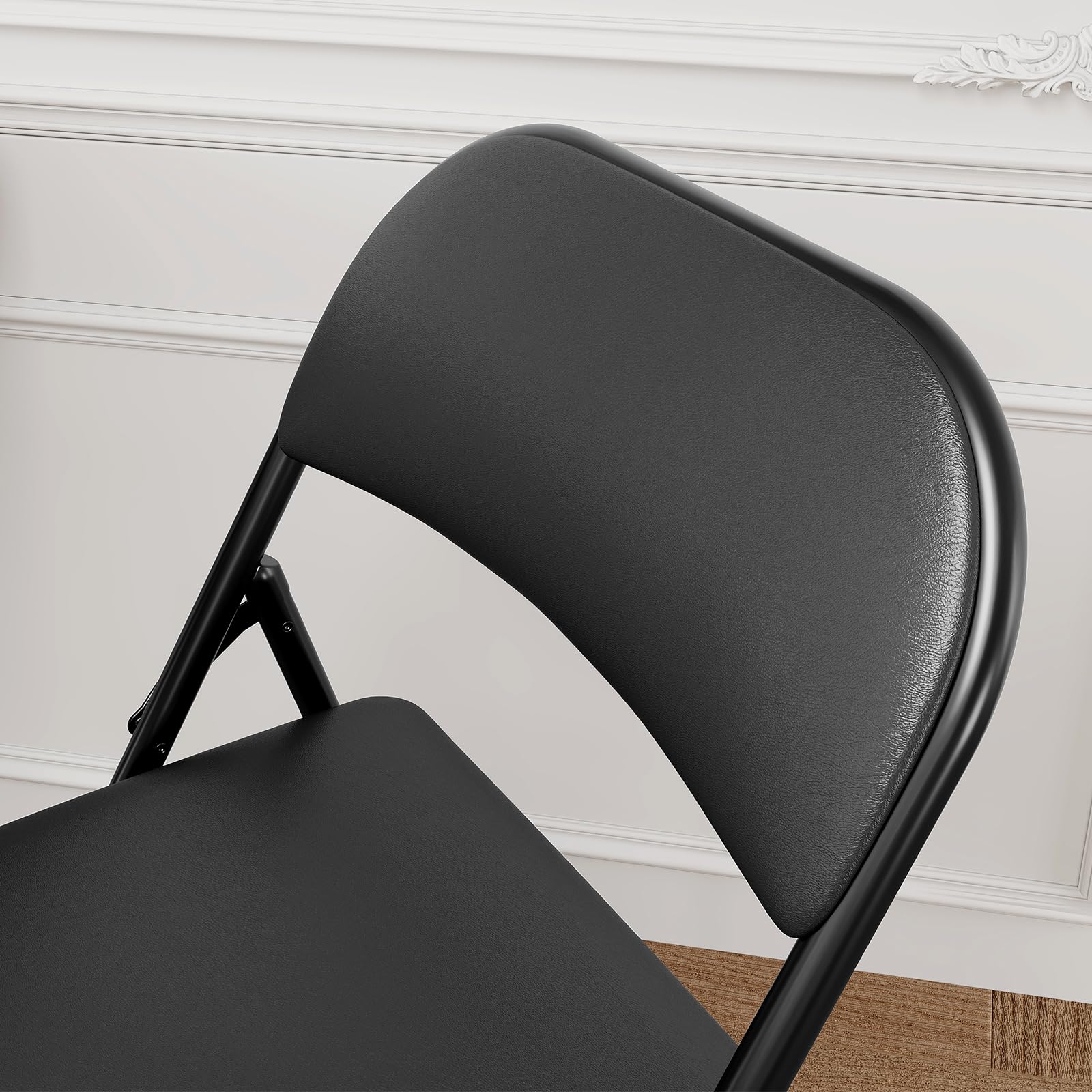 Ensemble de 2 chaises pliantes Garvee avec coussins, revêtement en similicuir, structure métallique robuste, pour une utilisation intérieure et extérieure, couleur noire, pliables, capacité de charge jusqu'à 159 kg