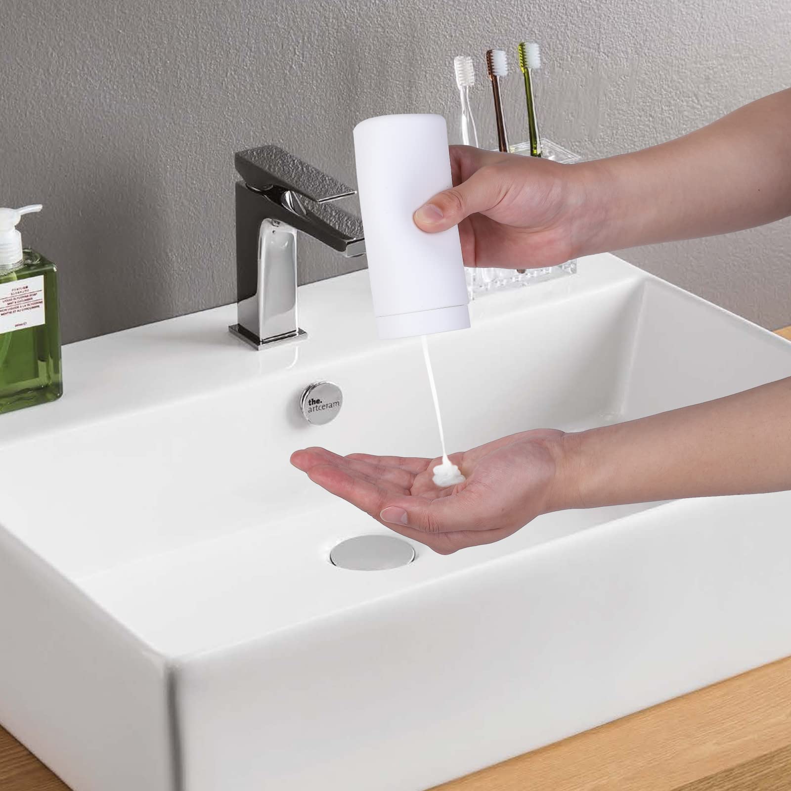 Garvee Lot de 2 distributeurs de liquide en silicone rechargeables blancs pour la cuisine et la salle de bain, compatibles avec le liquide vaisselle et le shampoing.